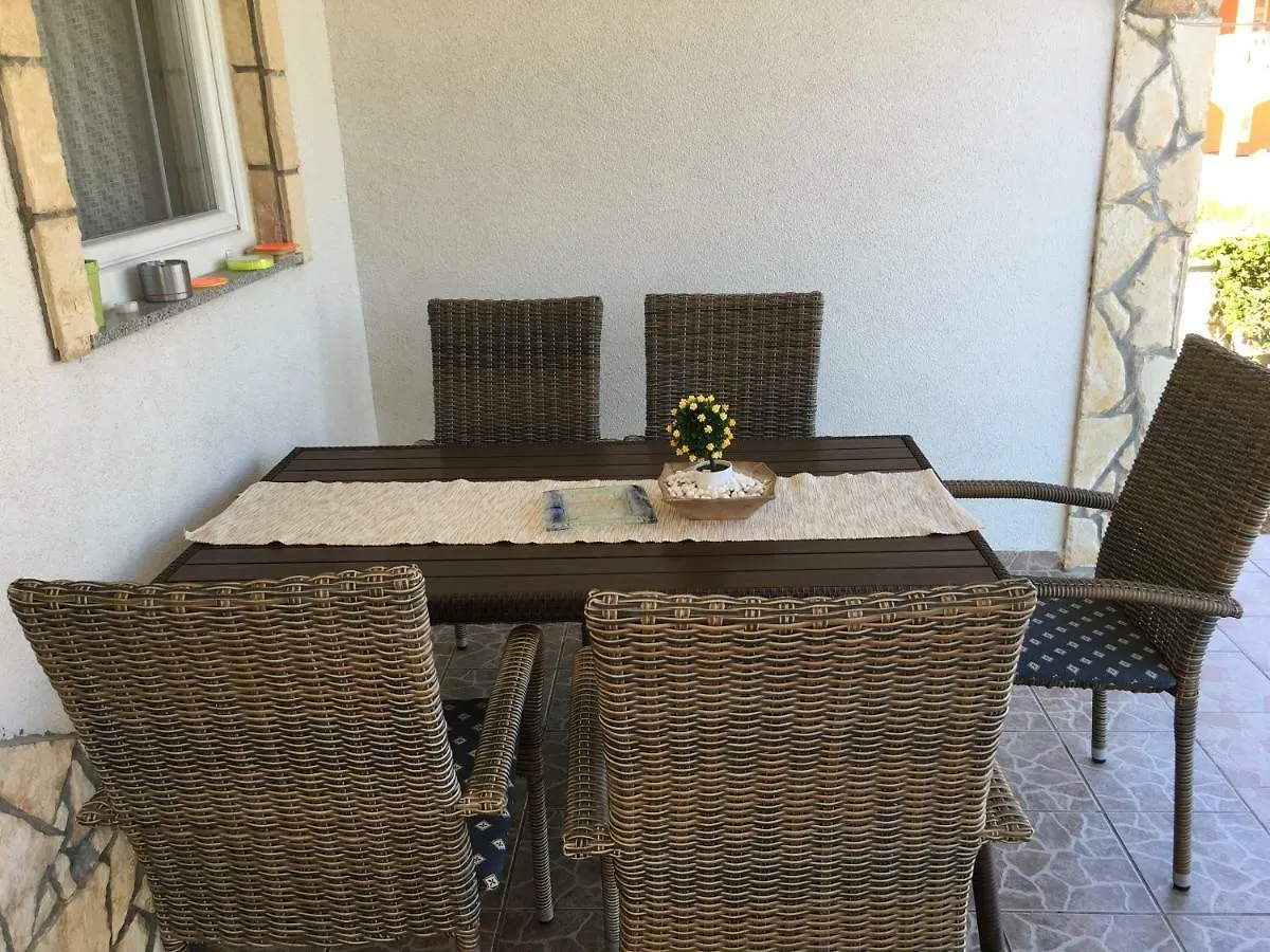 Apartmani Darija Vir 0*,
