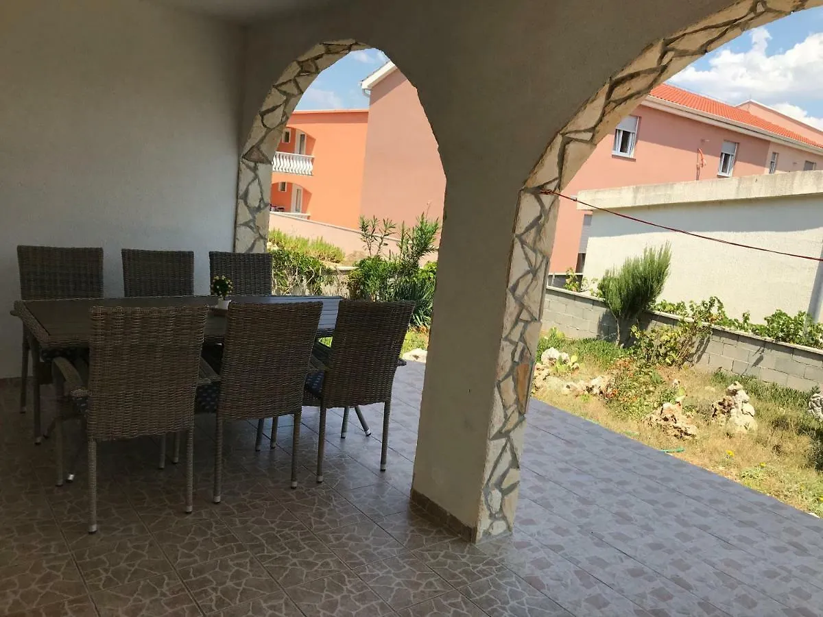 Apartmani Darija Vir 0*,  Croatia