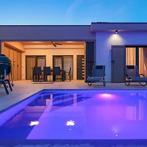Villa Premium Nessi With Pool & Seaview, Vir